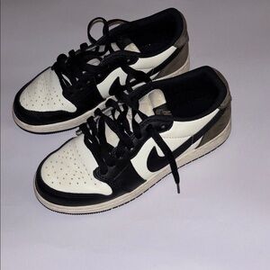 Boys Shoes 🪻Size 4y Black/white And Brown